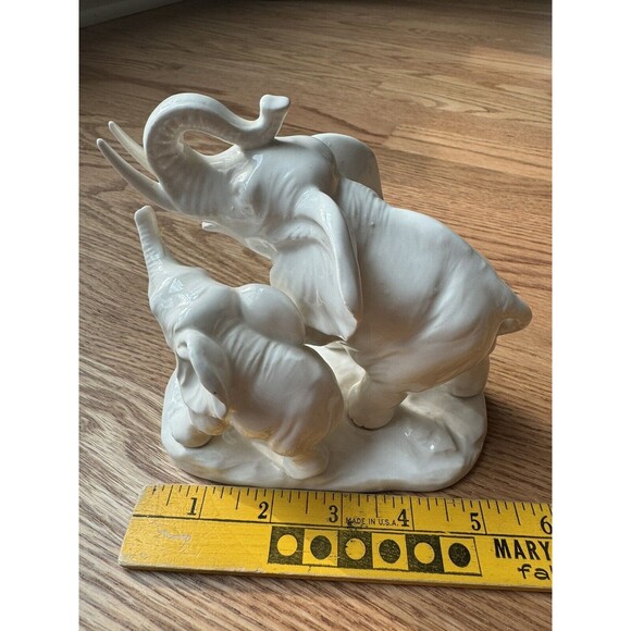 Vintage Elephant Figurine‎ Mother & Baby Trunk Up Porcelain  5X6 Inches Japan - Picture 6 of 9